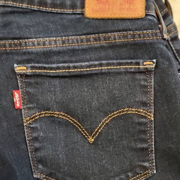 711 Skinny Levis  Size 27 - Picture 4 of 5